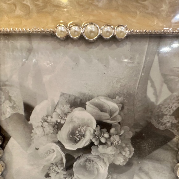 *Wedding Collection Epoxy Pearl Dbl. Pic. Frame + *2 FREE GIFTS** - Picture 6 of 6